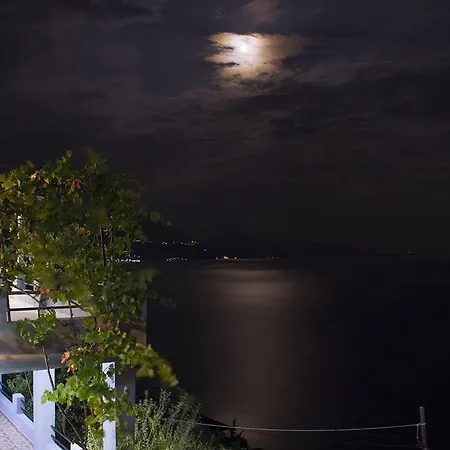 Blue View Guest house Qeparo