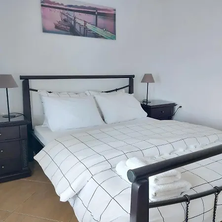 Blue View Guest house Qeparo