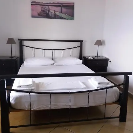 Blue View Pensjonat Qeparo